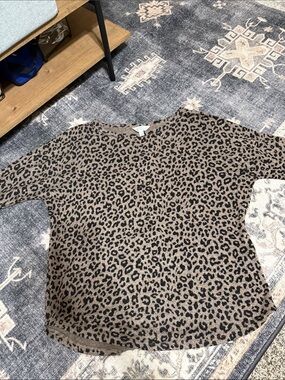 Market & Spruce Leopard Print Short Sleeve Sweater in Brown and Black